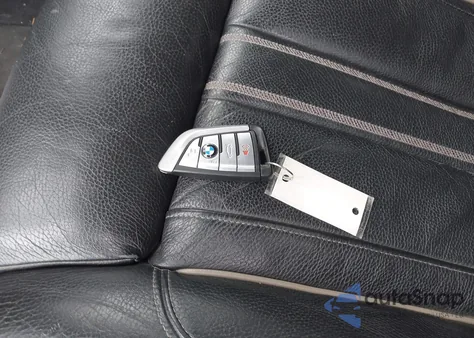 2019 BMW M550I xDrive z USA, uszkodzony, nr VIN WBAJB9C51KB287914